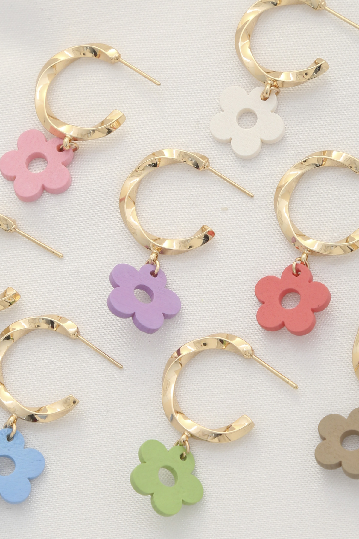 FLOWER TWISTED OPEN HOOP EARRING