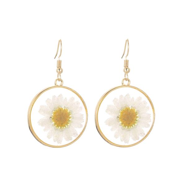 DRIED DAISY FLOWER HOOK EARRING