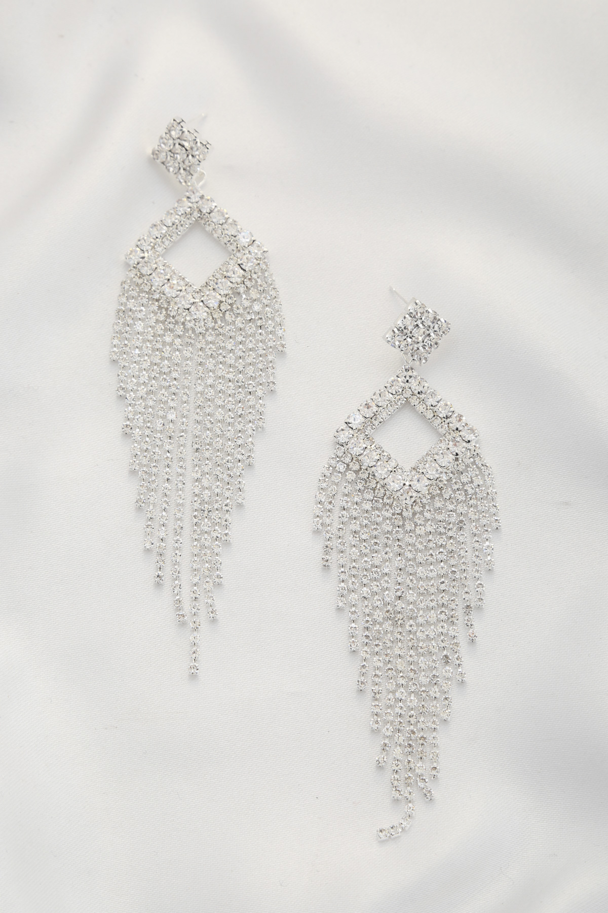RHINESTONE DANGLE EARRING