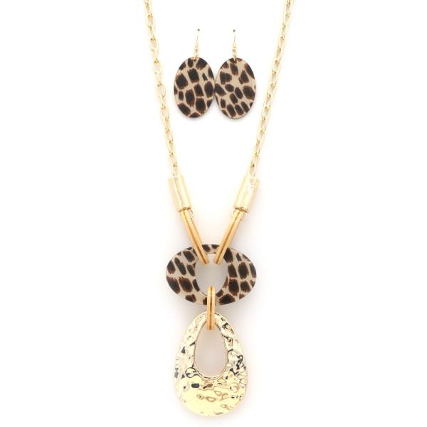 HAMMERED METAL TEARDROP ACETATE NECKLACE