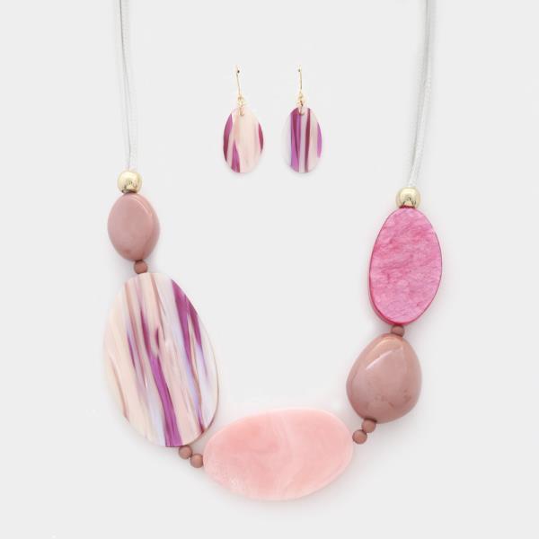 MARBLE OVAL ACRYLIC NECKLACE