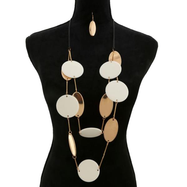 ROUND ACRYLIC OVAL METAL LAYERED NECKLACE
