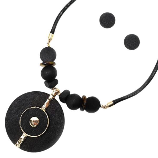 ROUND WOOD BEADED NECKLACE