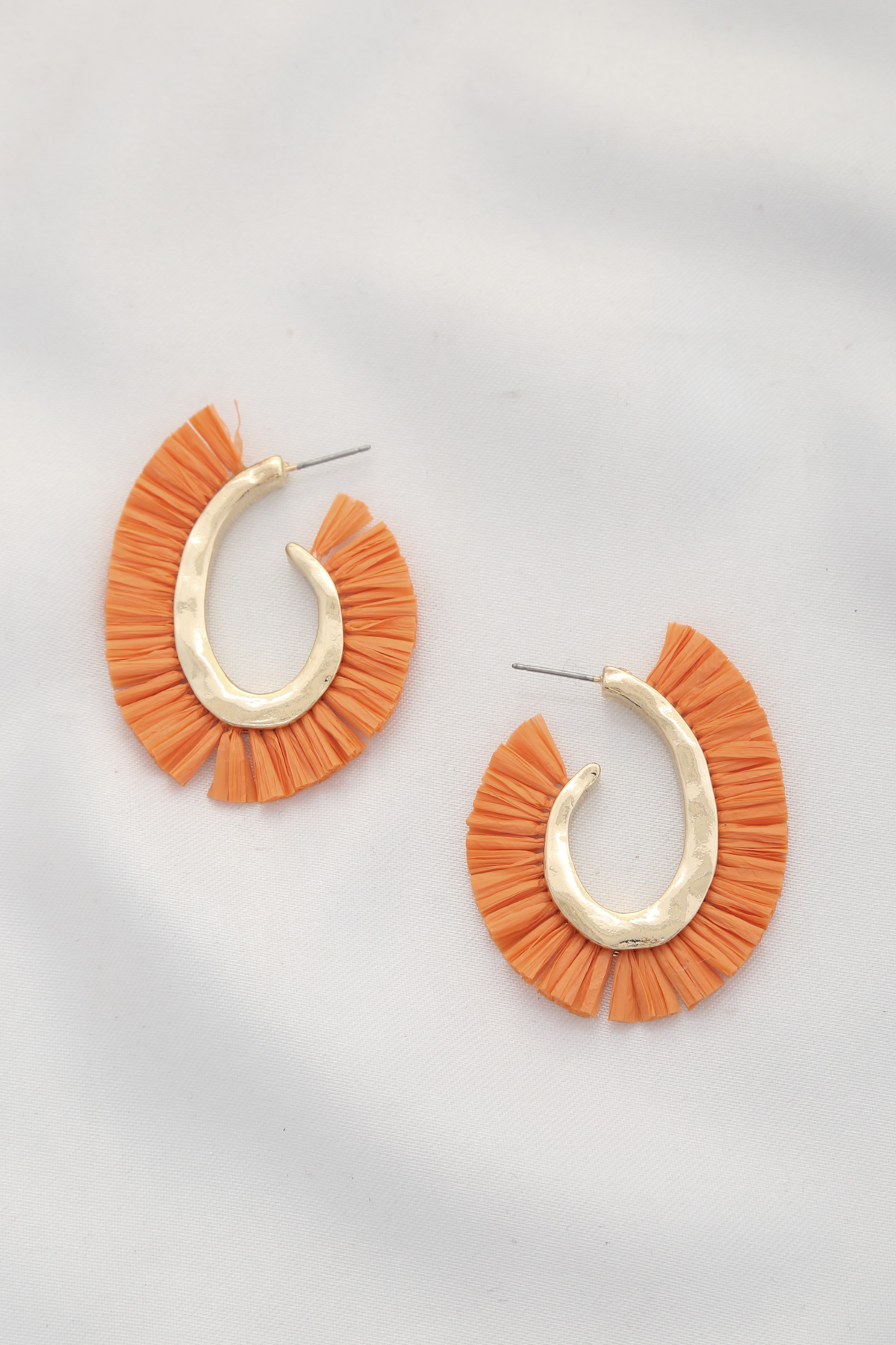 SWIRL RAFFIA EDGE METAL EARRING