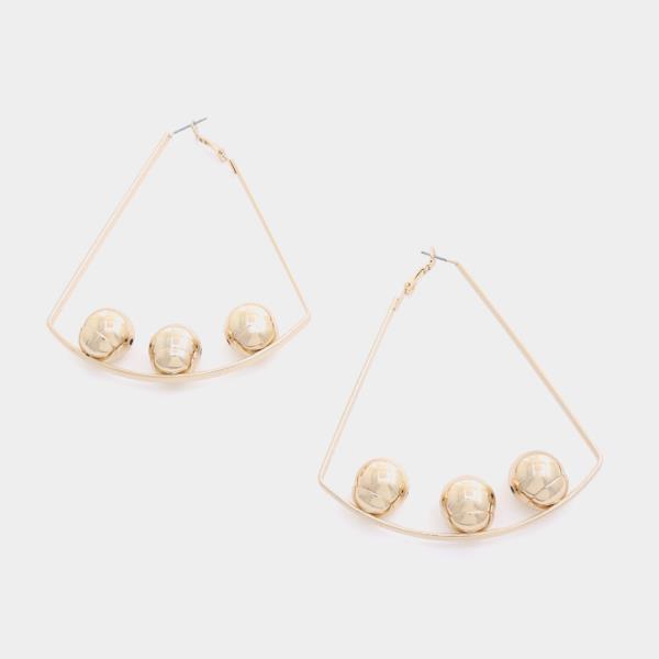 TRIPLE PEARL TRIANGLE METAL EARRING