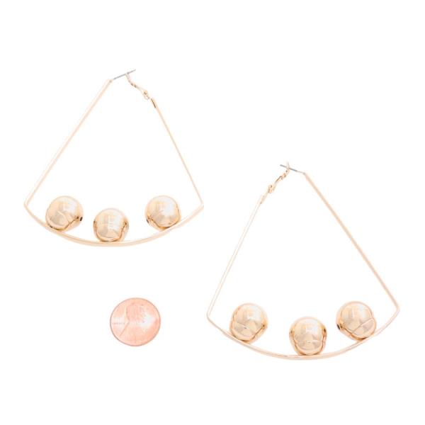 TRIPLE PEARL TRIANGLE METAL EARRING