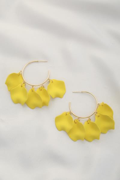 SMOOTH TEXTURE PETALS HOOP EARRING