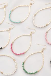 HAMMERED METAL TEARDROP BEADED DANGLE EARRING