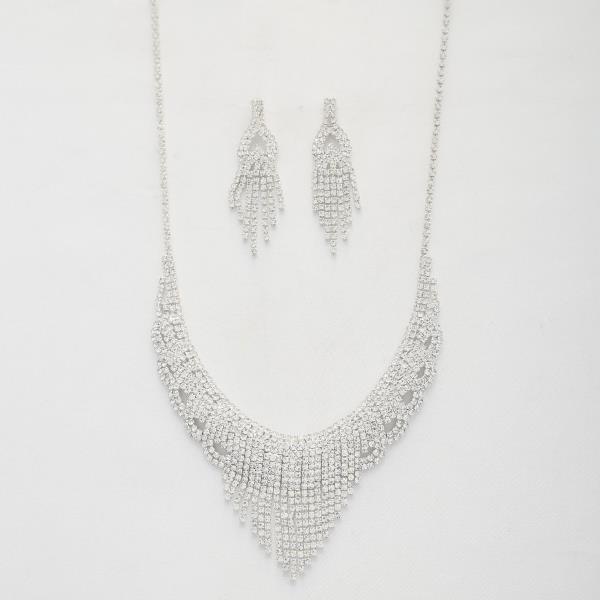 CRYSTAL PAVE SCALLOP EDGE NECKLACE