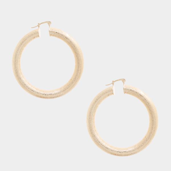 TEXTURE PIPE HOOP EARRING