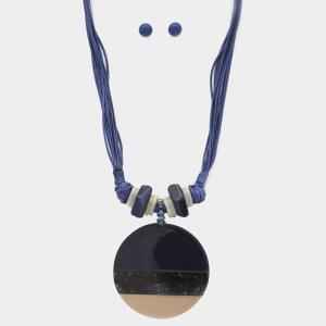 COLOR BLOCK ROUND PENDANT BEADED NECKLACE