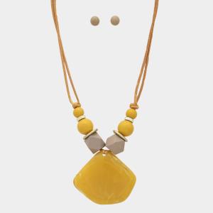 GEOMETRIC SHAPE BEADED NECKLACE