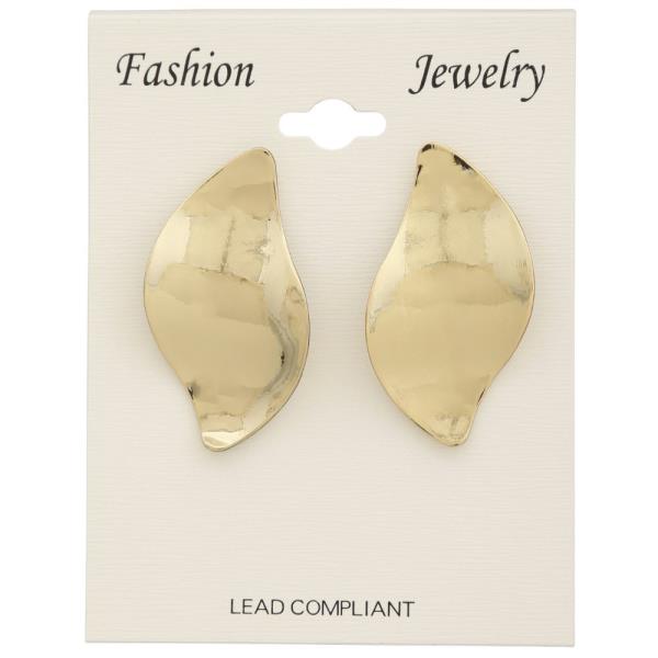 METAL EARRING