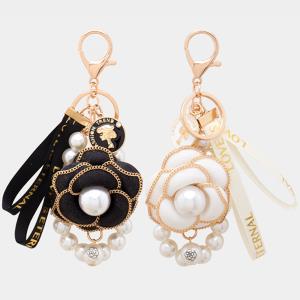 FLORAL PEARL BEAD LETTER STRAP KEY CHAIN
