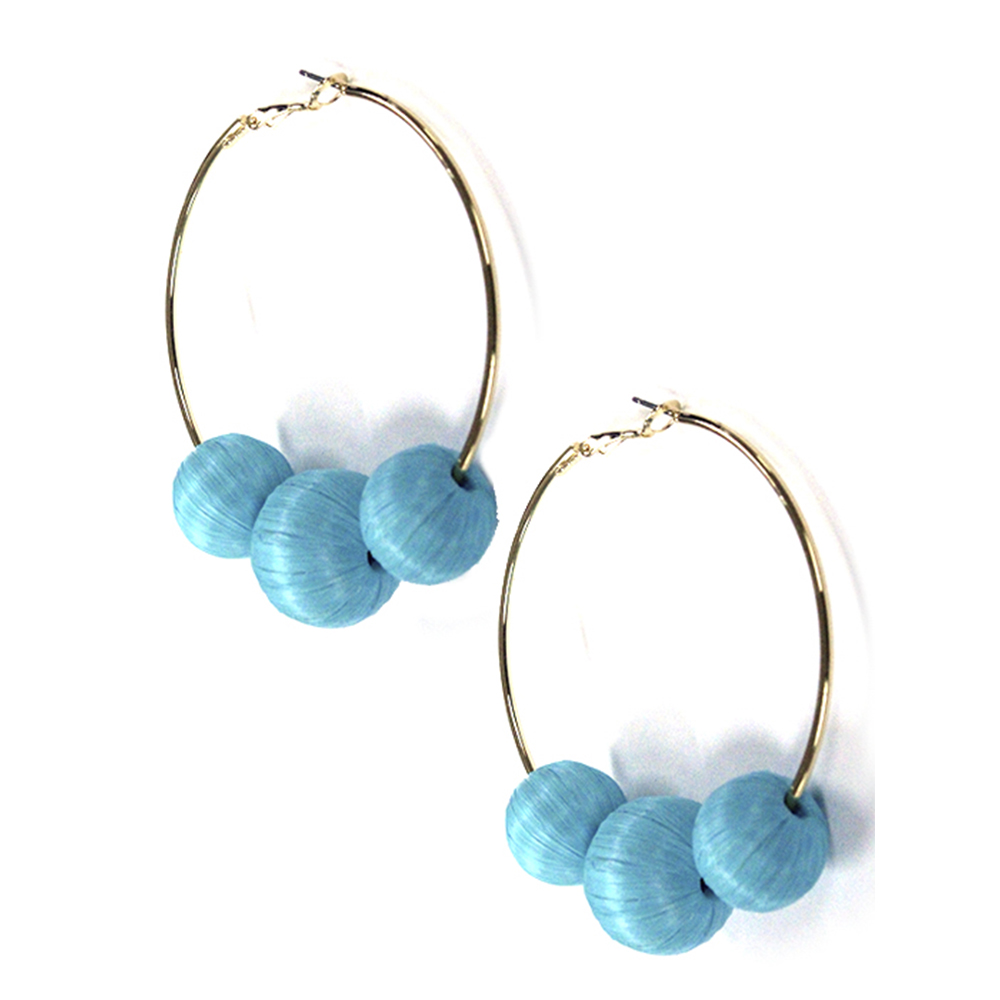 METAL ROUND HOOP RAFFIA BALL EARRING