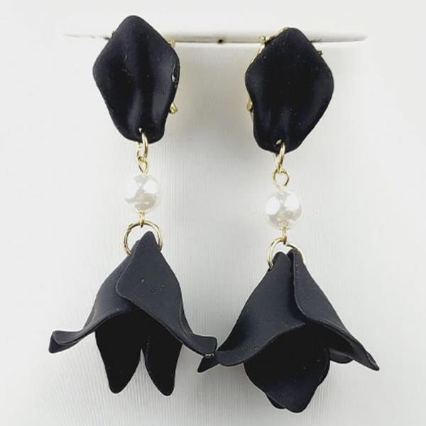FLOWER PETAL PEARL BEAD DANGLE EARRING