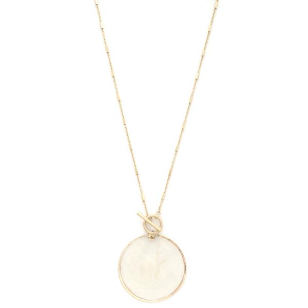 ROUND SHELL PENDANT TOGGLE CLASP NECKLACE