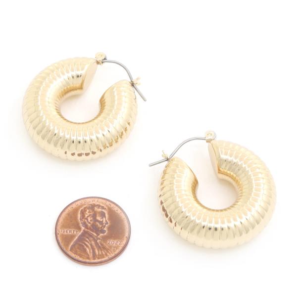 FASHION TEXTURED SNUG HOOP EARRING