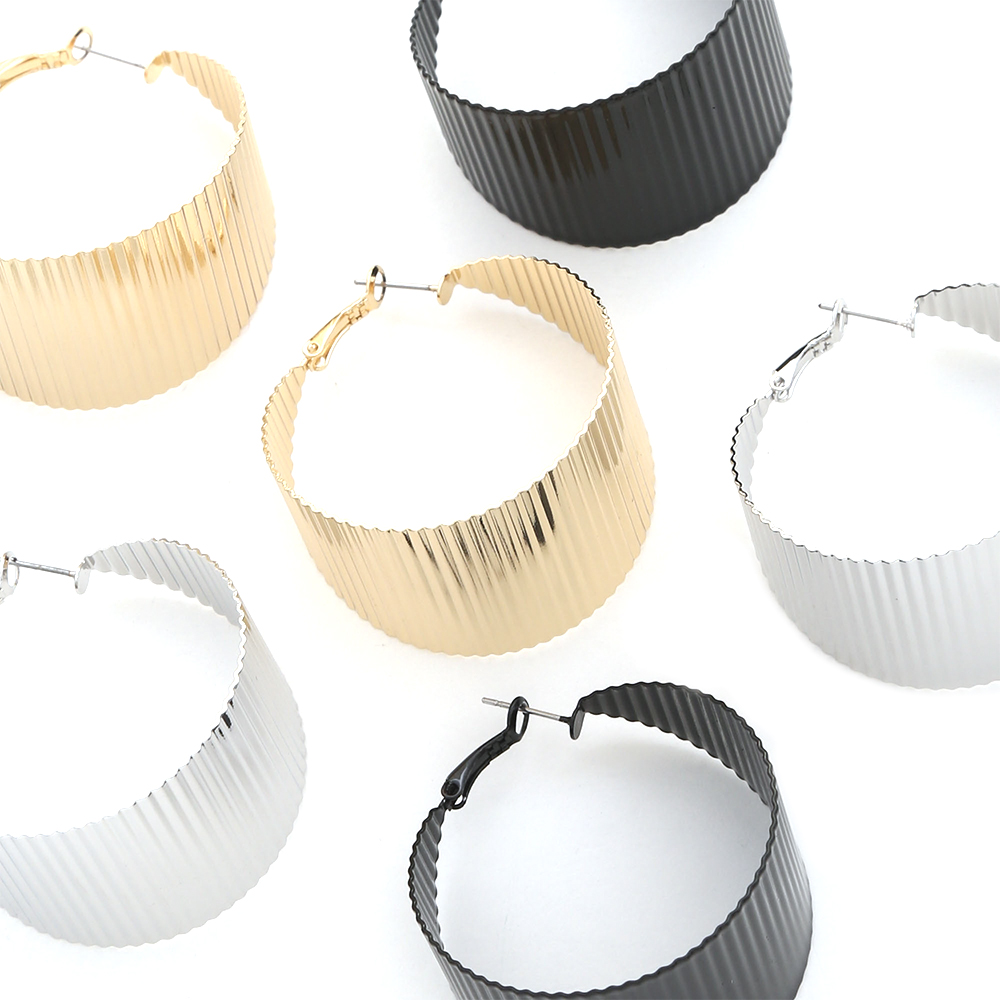 WIDE STRIPE METAL HOOP EARRING