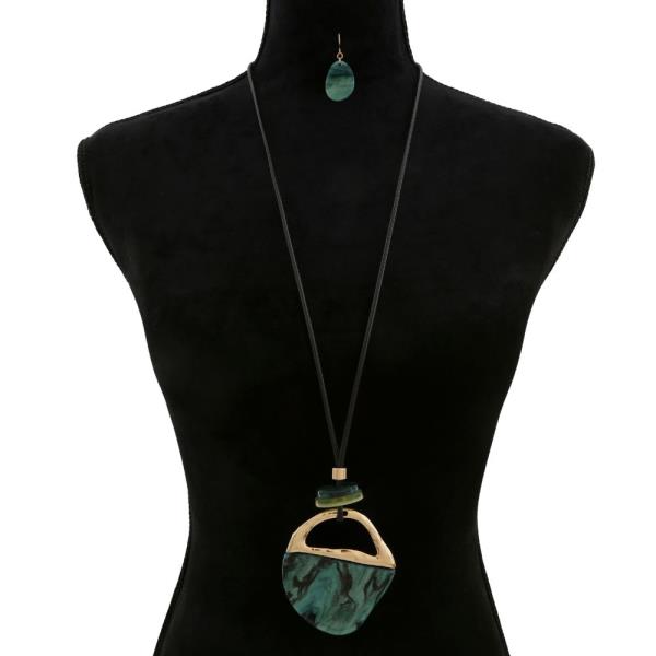 ORGANIC SHAPE PENDANT NECKLACE