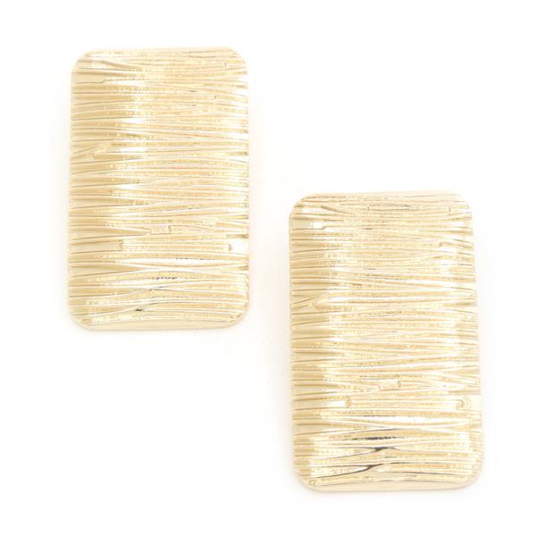 LINED TEXTURED RECTANGLE EARRING