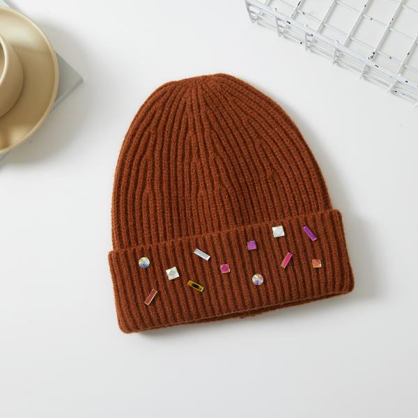 SOLID COLOR KNITTED CRYSTAL BEANIE