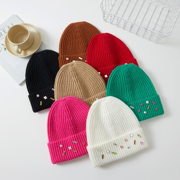 SOLID COLOR KNITTED CRYSTAL BEANIE