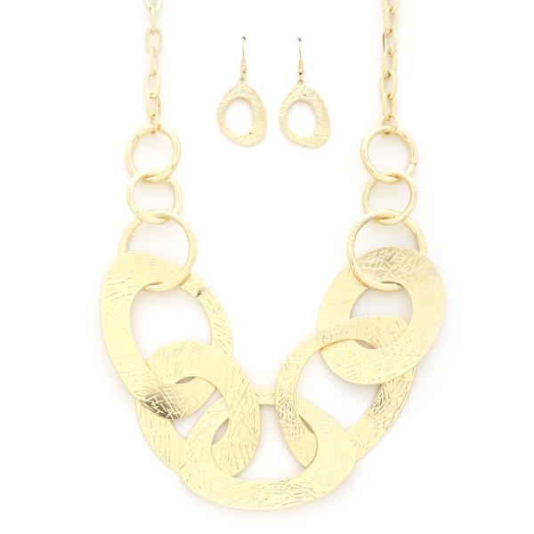 OVAL LINK METAL NECKLACE