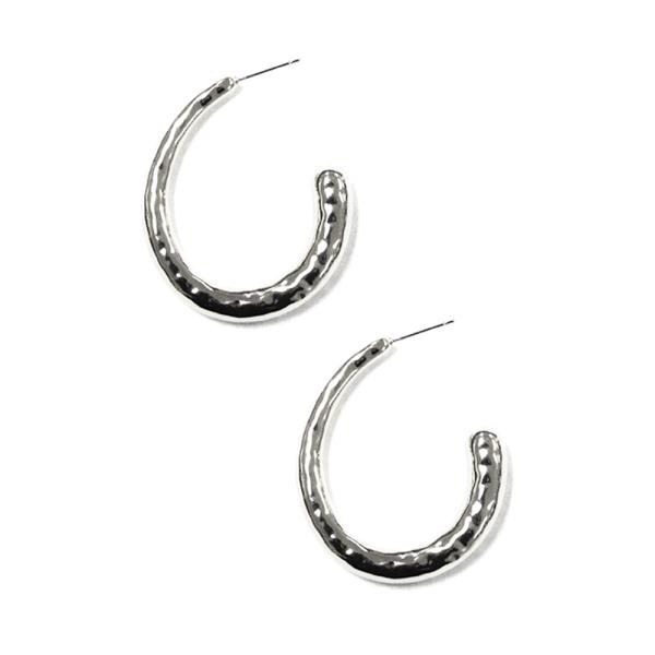 METAL OVAL HOOP EARRING