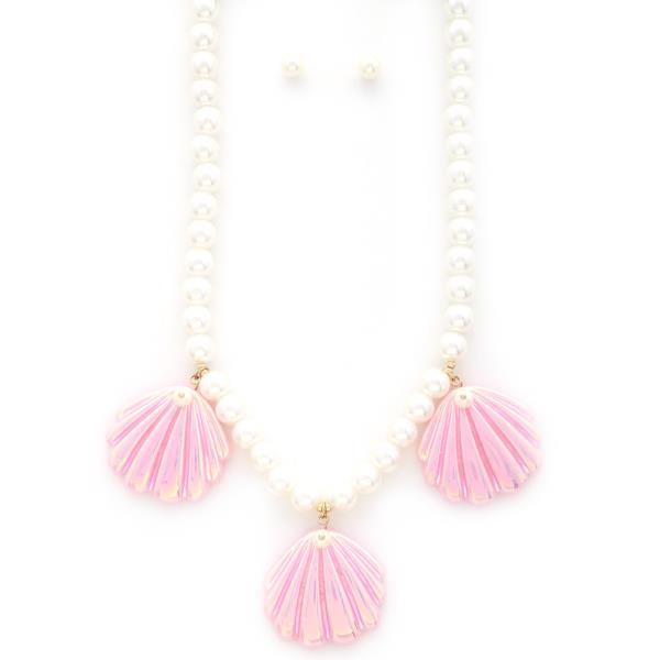 TRIPLE SHELL PEARL BEAD NECKLACE