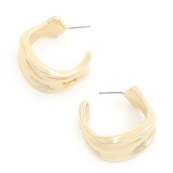 BENT METAL OPEN CIRCLE EARRING