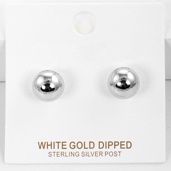 GOLD DIPPED STUD EARRING