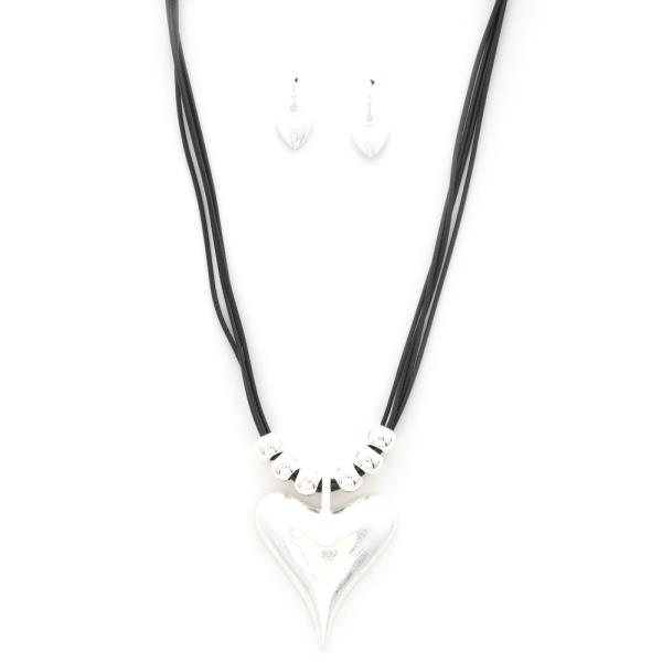 ABSTRACT HEART PENDANT NECKLACE