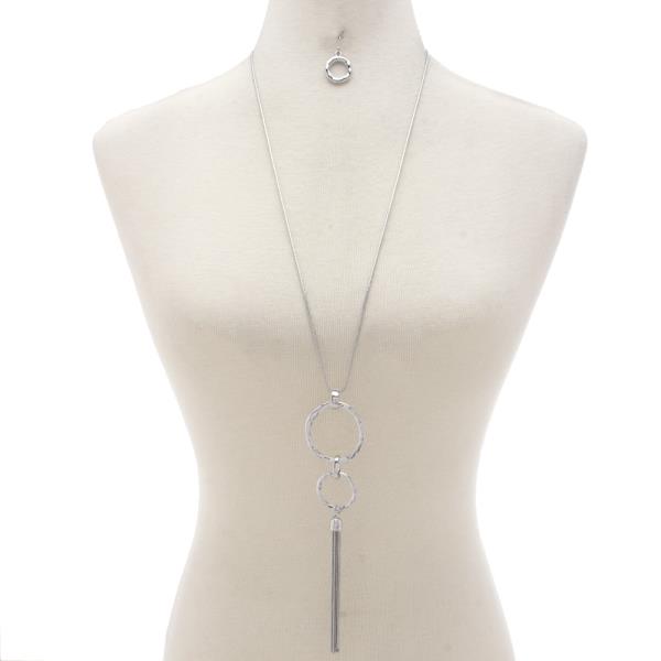 HAMMERED METAL DOUBLE CIRCLE CHAIN TASSEL NECKLACE