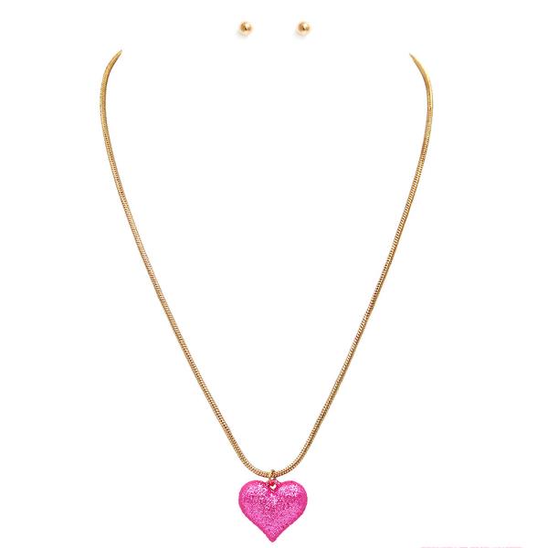 HEART PENDANT NECKLACE