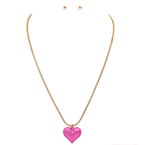 HEART PENDANT NECKLACE