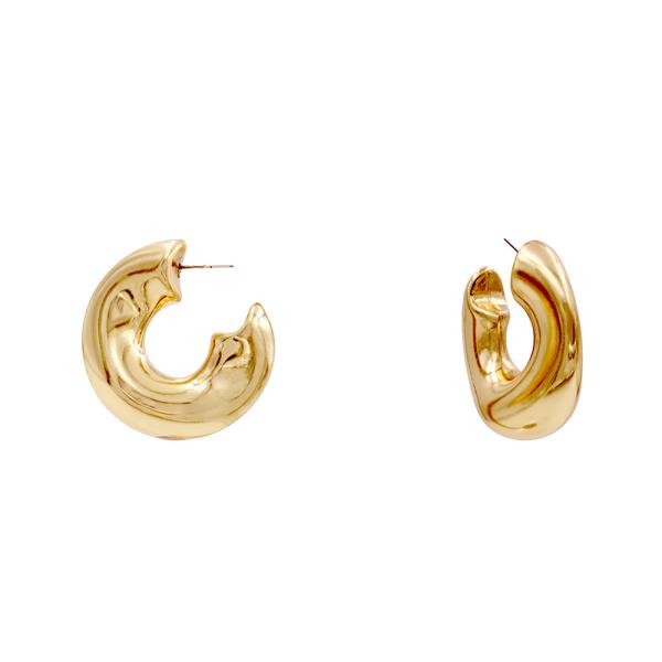 BENT METAL OPEN CIRCLE EARRING