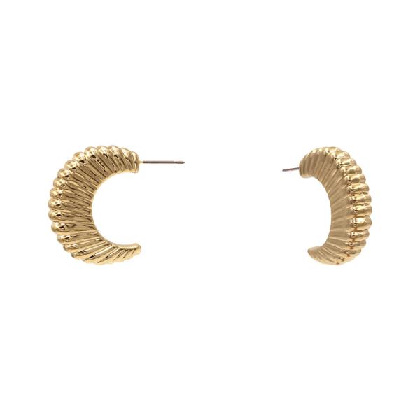 LINED OPEN CIRCLE EARRING