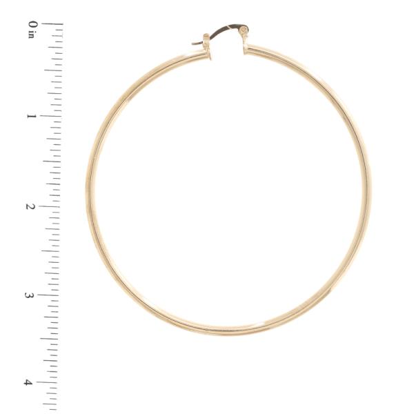 SOLID METAL HOOP EARRING