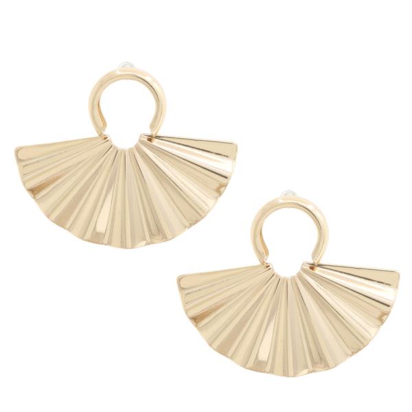 LINED METAL FAN SHAPE EARRING