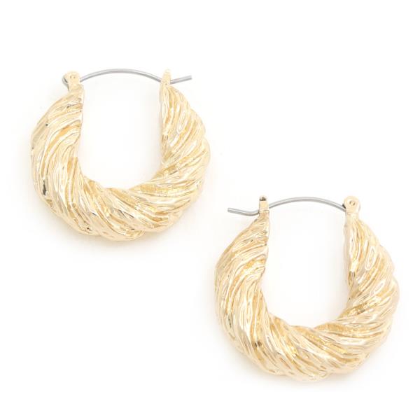 TWISTED ROUND METAL EARRING