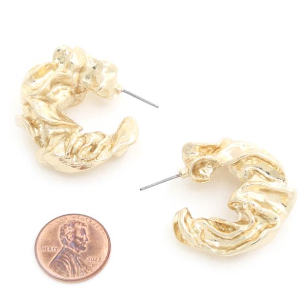 RUFFLE METAL EARRING