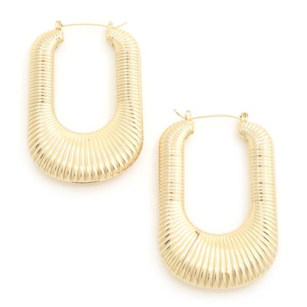 LINED METAL OVAL EARRING