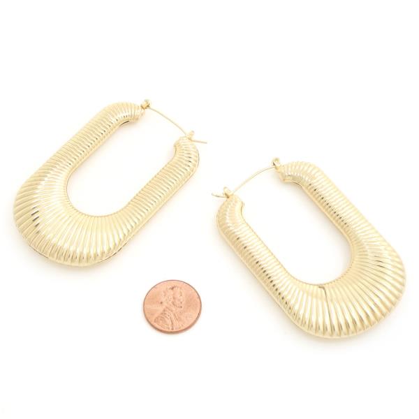 LINED METAL OVAL EARRING