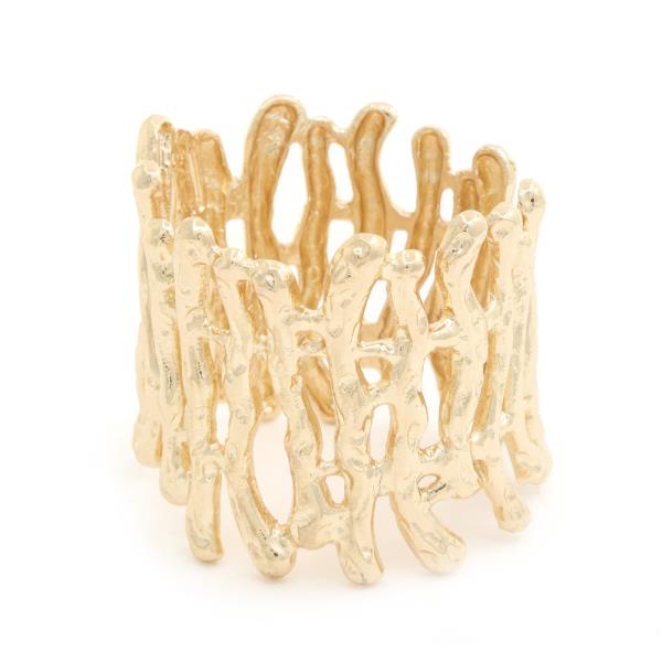 CORAL PATTERN METAL CUFF BRACELET