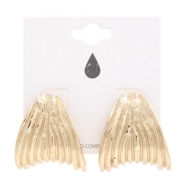 CURVED STRIATED TEXTURE POST EARRING