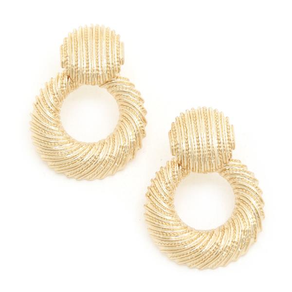 TEXTURED ROUND METAL EARRING