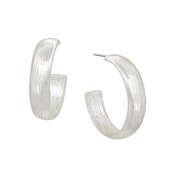 TEXTURED BOLD METAL HOOP EARRING