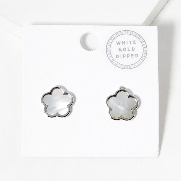 FLOWER COLOR METAL STUD EARRING