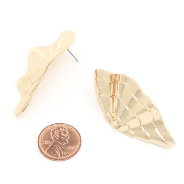 METAL EARRING